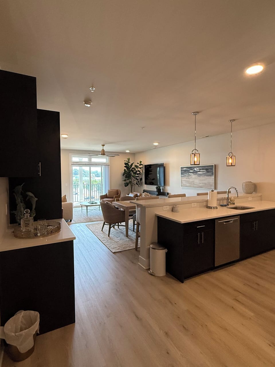 Entertain in this open living/dining/kitchen which is fully stocked & seating