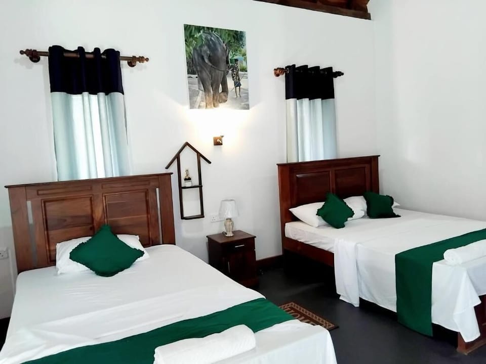 Deluxe Double Room, Garden View | Laptop workspace, free WiFi