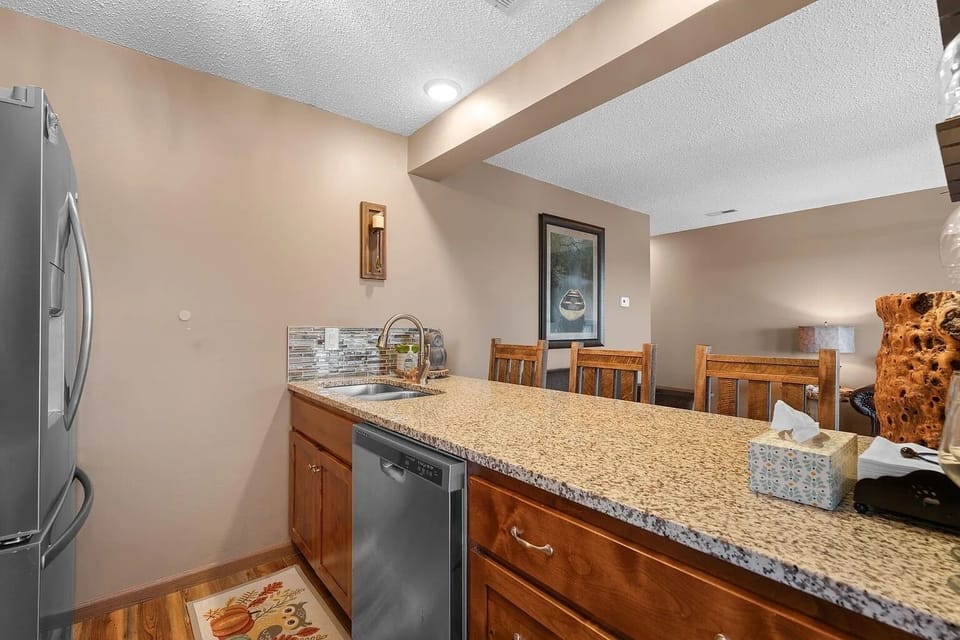 Kitchen Bar.