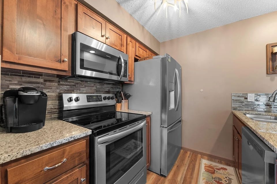 Fully stocked kitchen!