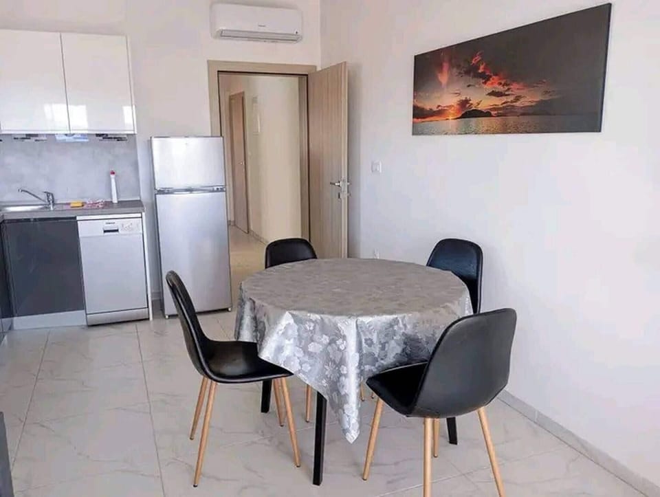 Apartment, 2 Bedrooms, Smoking | Dining