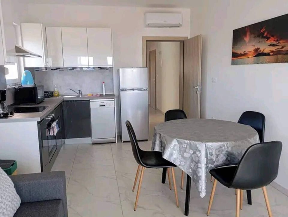 Apartment, 2 Bedrooms, Smoking | Private kitchen