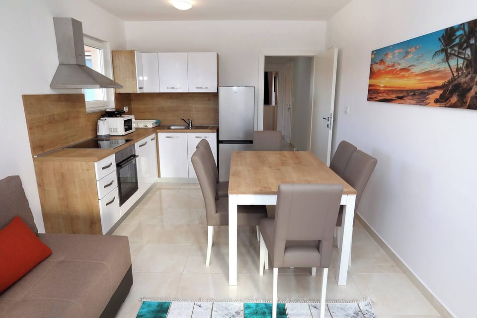 Apartment, 2 Bedrooms, Smoking | Dining room