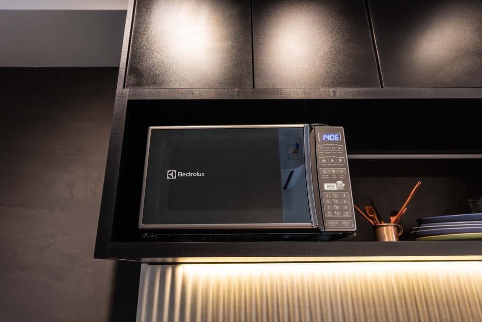 Comfort Apartment | Microwave