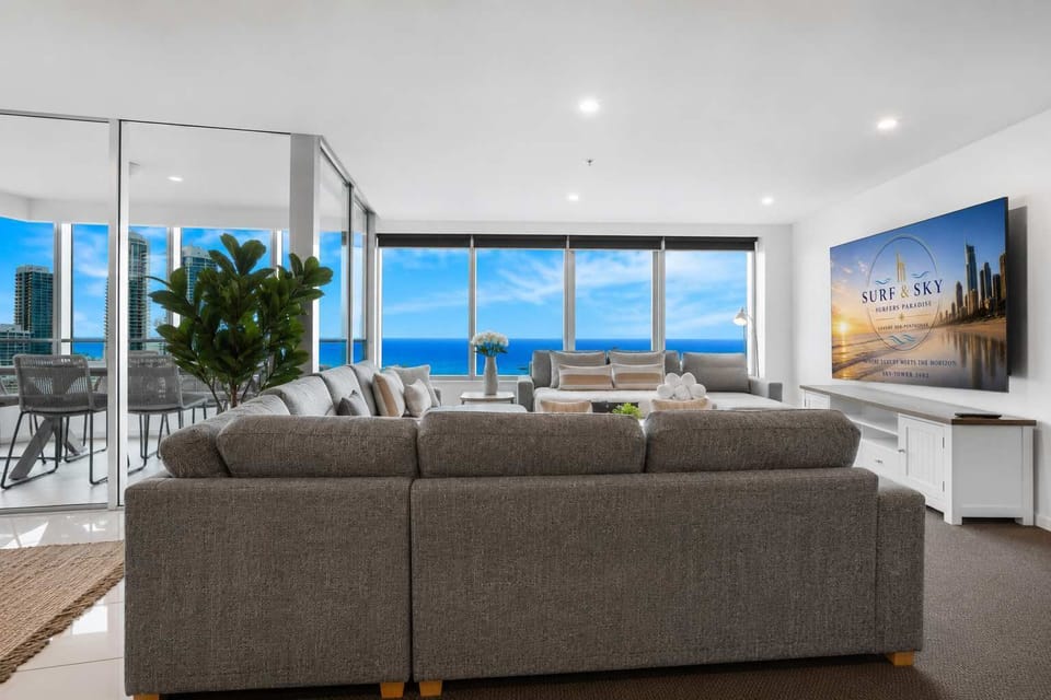Open Plan Living with Ocean Views, Sofa Bed, 85" TV