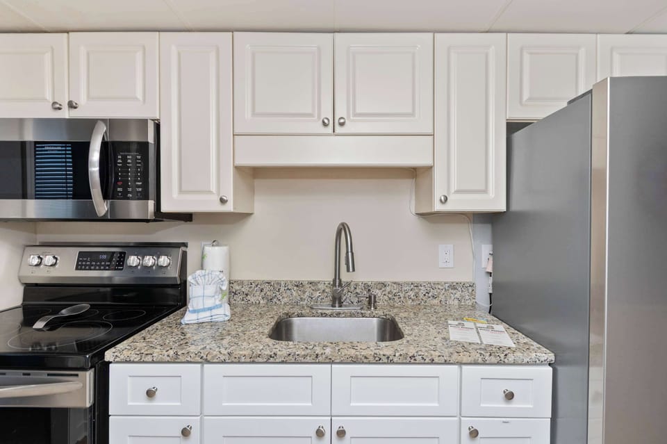 Everything you need for a relaxing Myrtle Beach getaway is right here in this stylish kitchen space.