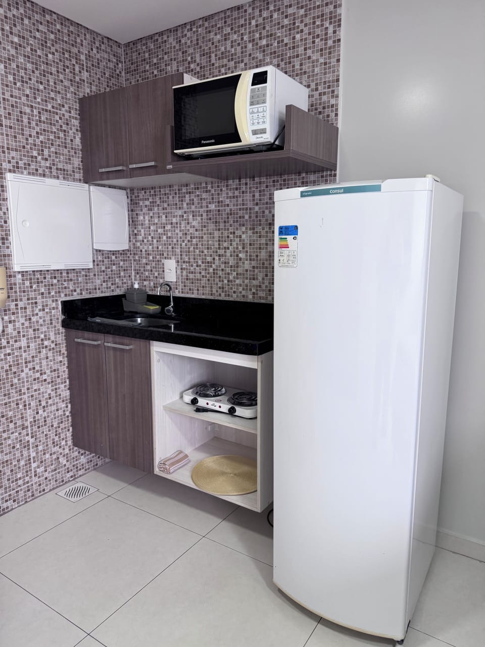 Family Studio, Air conditioning, City View | Private kitchen | Fridge, microwave, cookware/dishes/utensils