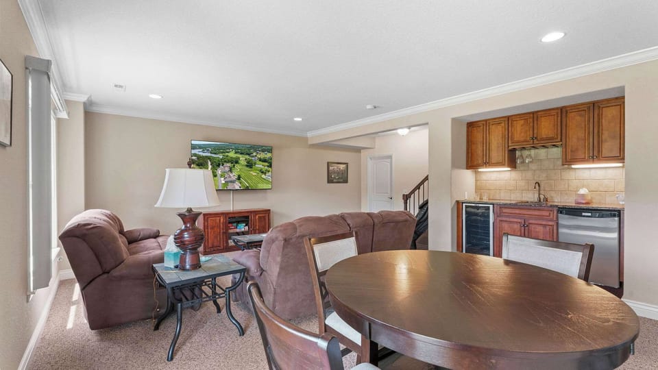 Blue Villa’s den with a smart TV & wet bar is ideal for epic movie nights in​
