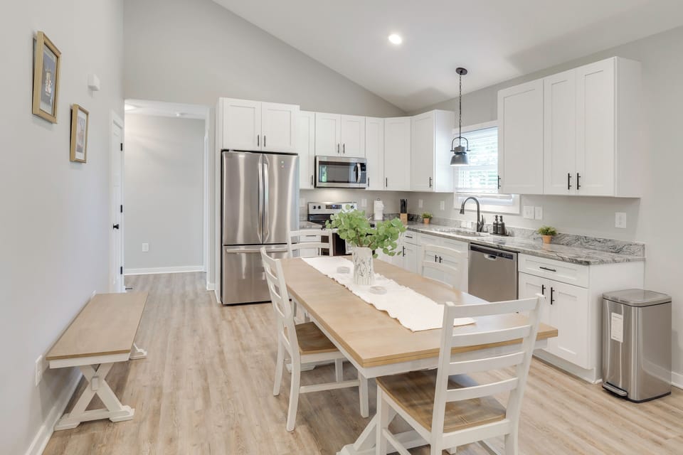 Eat-In Kitchen