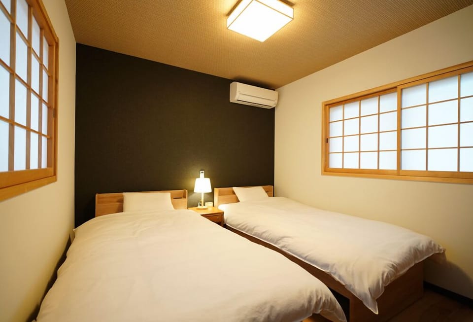 Standard Quadruple Room, Non Smoking | In-room safe, WiFi (free), bed sheets