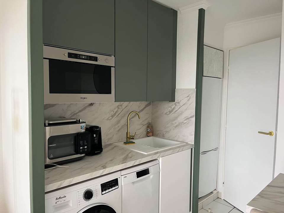A new kitchen with all amenities