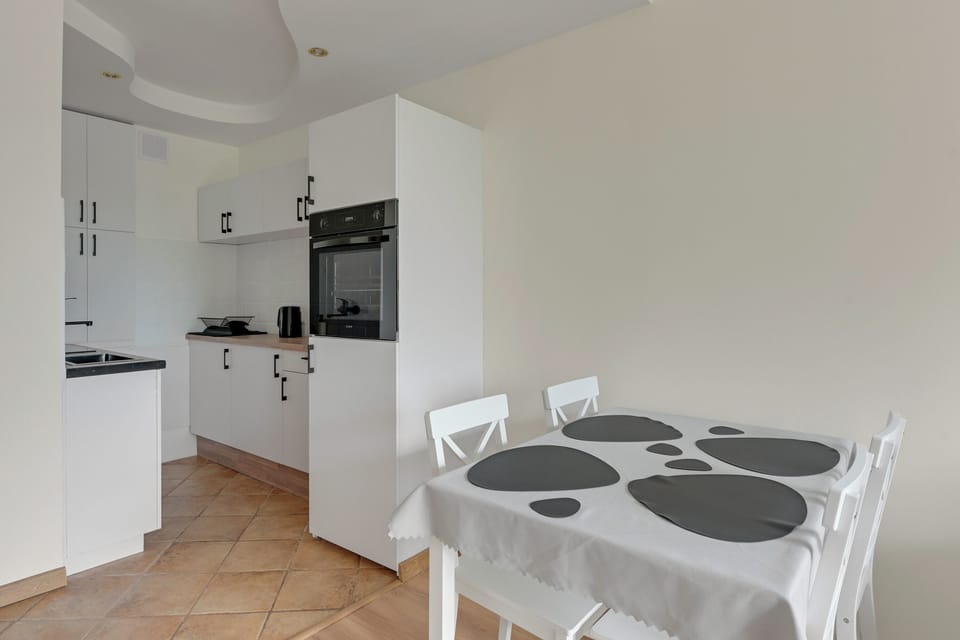 Deluxe Apartment, Sea View | Dining
