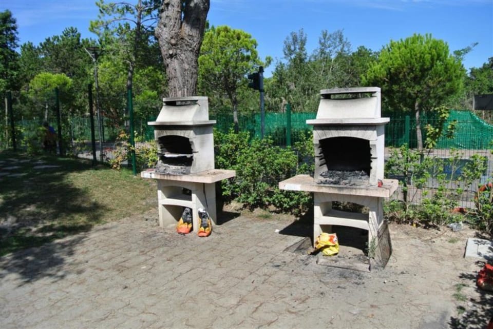 Apartment, 2 Bedrooms, Balcony, Garden View | BBQ/picnic area