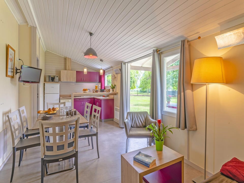 Cottage | Dining