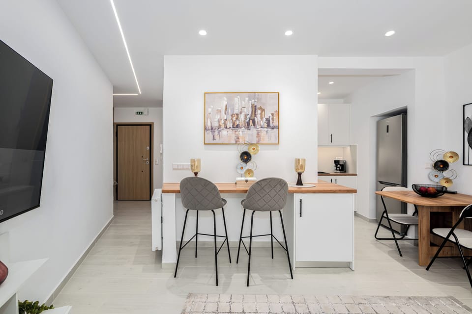 Luxury Apartment, Balcony | Dining