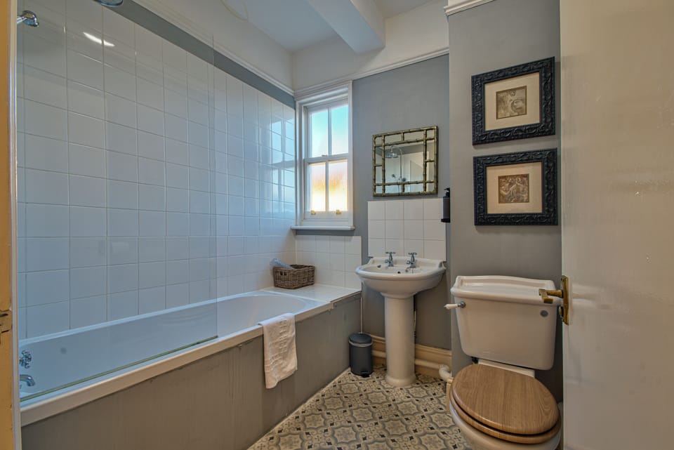Towels, soap, shampoo, toilet paper