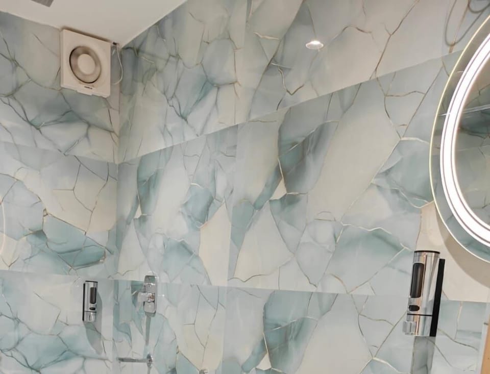 Shower, towels, soap, shampoo