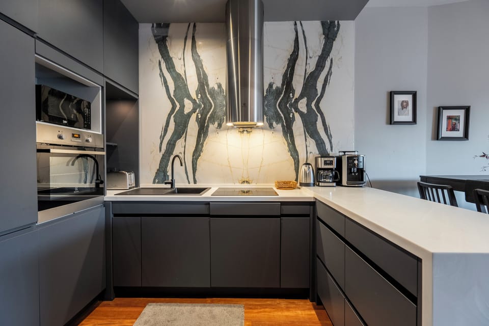 Luxury Apartment, Balcony, City View | Private kitchen