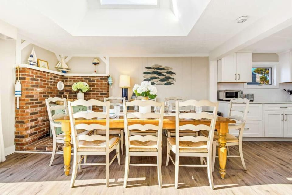Make mealtime memories together at the dining table, with space for 9​