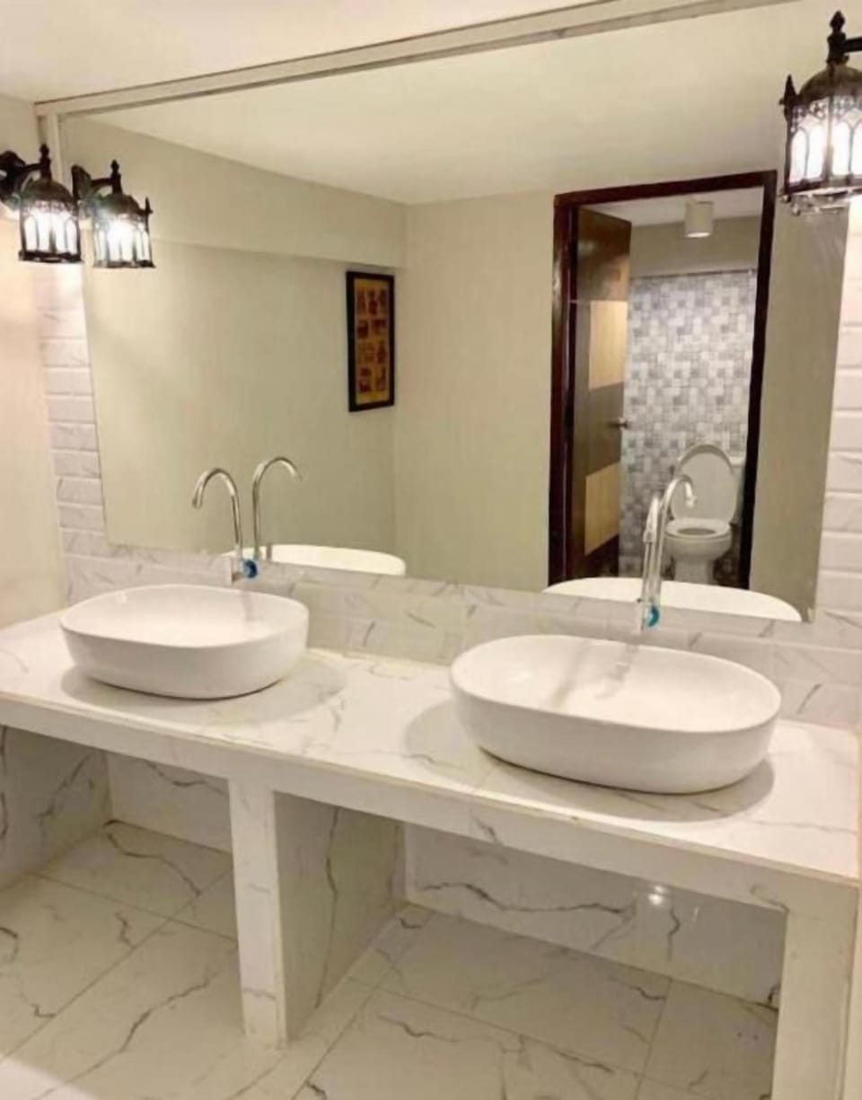Basic Double Room, City View | Bathroom