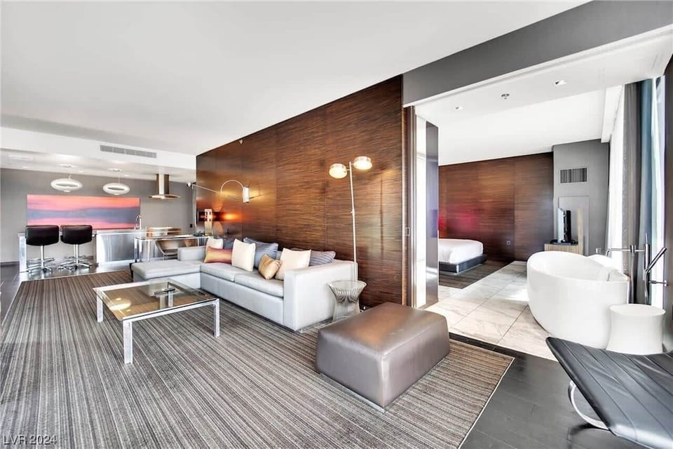 Palms 1 BR Strip View With Balcony Apartment hotel in Paradise