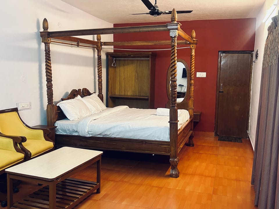 Royal Suite | Desk, laptop workspace, WiFi (free)
