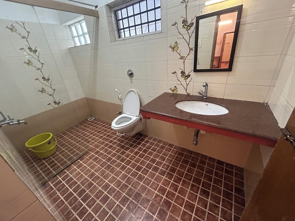 Royal Suite | Bathroom | Shower, towels, soap, shampoo