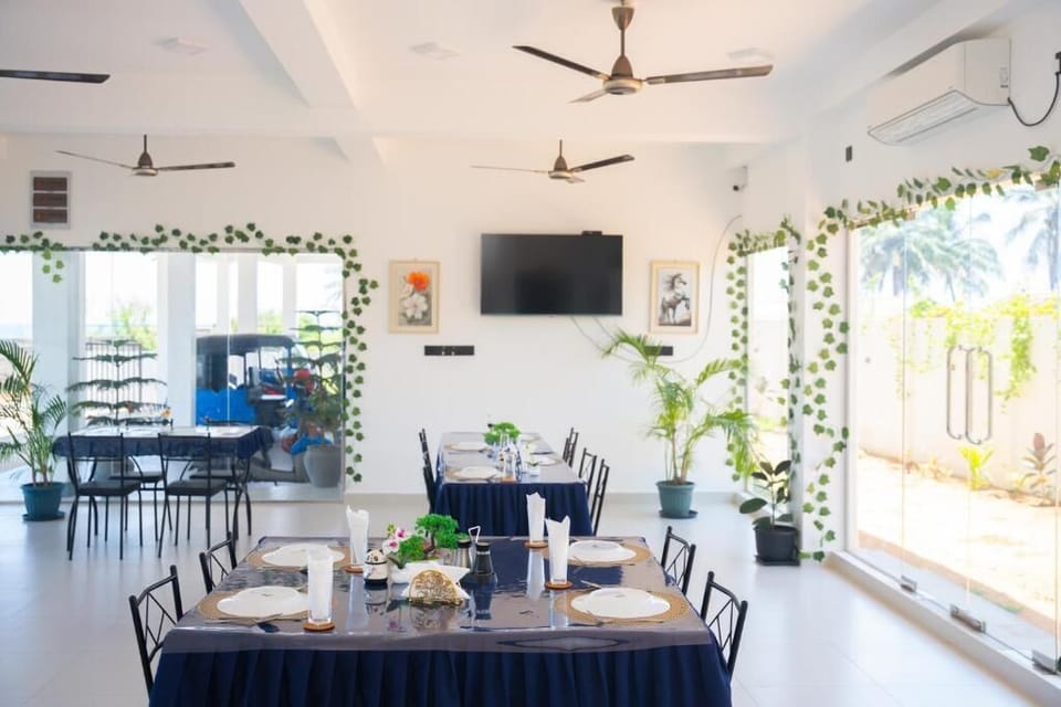 Deluxe Double Room, Balcony, Ocean View | Dining