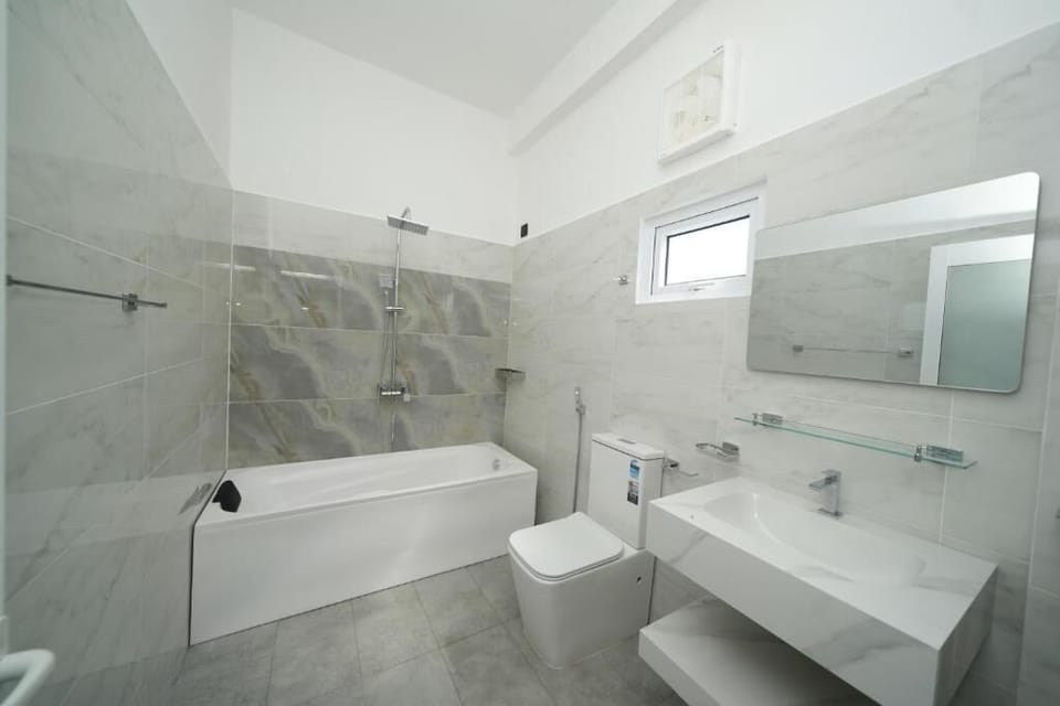 Deluxe Double Room, Balcony, Ocean View | Bathroom | Shower, free toiletries, hair dryer, towels