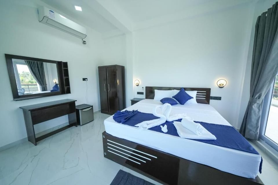 Deluxe Double Room, Balcony, Ocean View | Laptop workspace, free WiFi