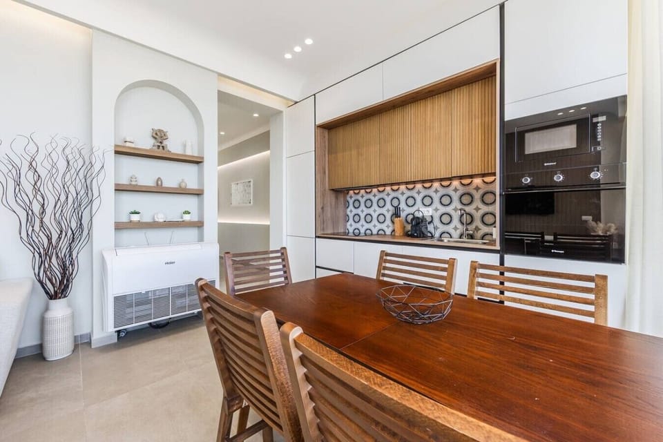 Fully-equipped kitchen and dining area