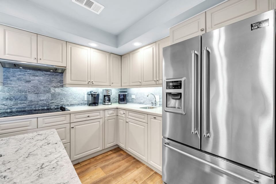Kitchen - Regular Coffee Maker and Keurig