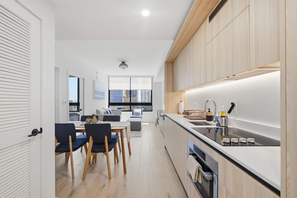 Luxury Apartment, 1 King Bed with Sofa bed, City View | Private kitchen | Coffee/tea maker