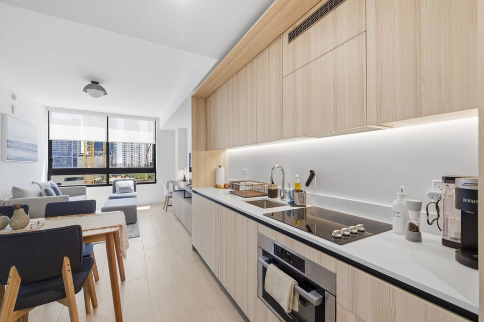 Luxury Apartment, 1 King Bed with Sofa bed, City View | Private kitchen | Coffee/tea maker
