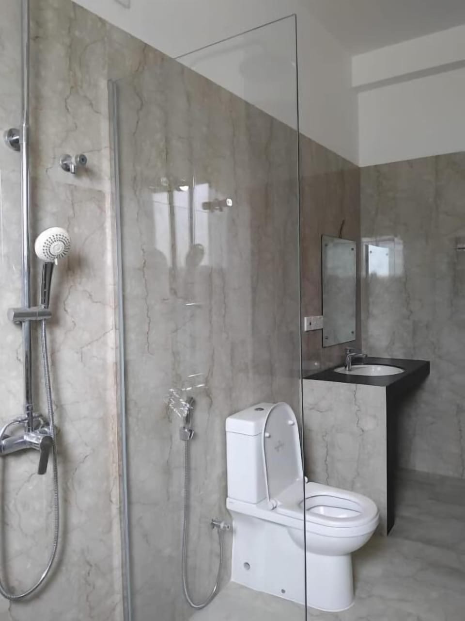 Deluxe Double Room, Balcony, Ocean View | Bathroom | Shower, free toiletries, hair dryer, towels