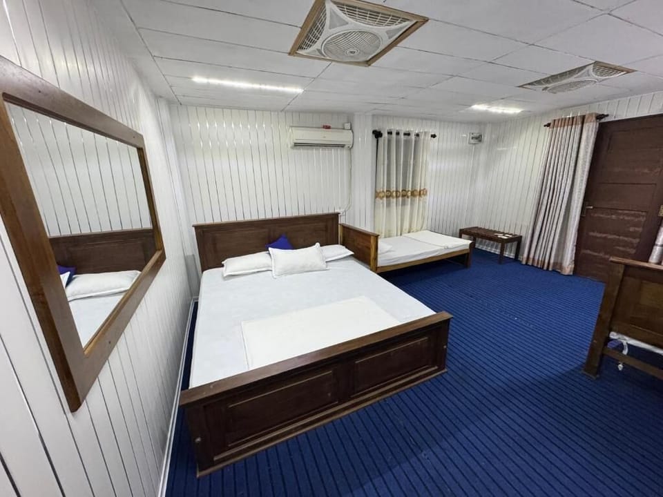 Deluxe Double Room, Garden View | Laptop workspace