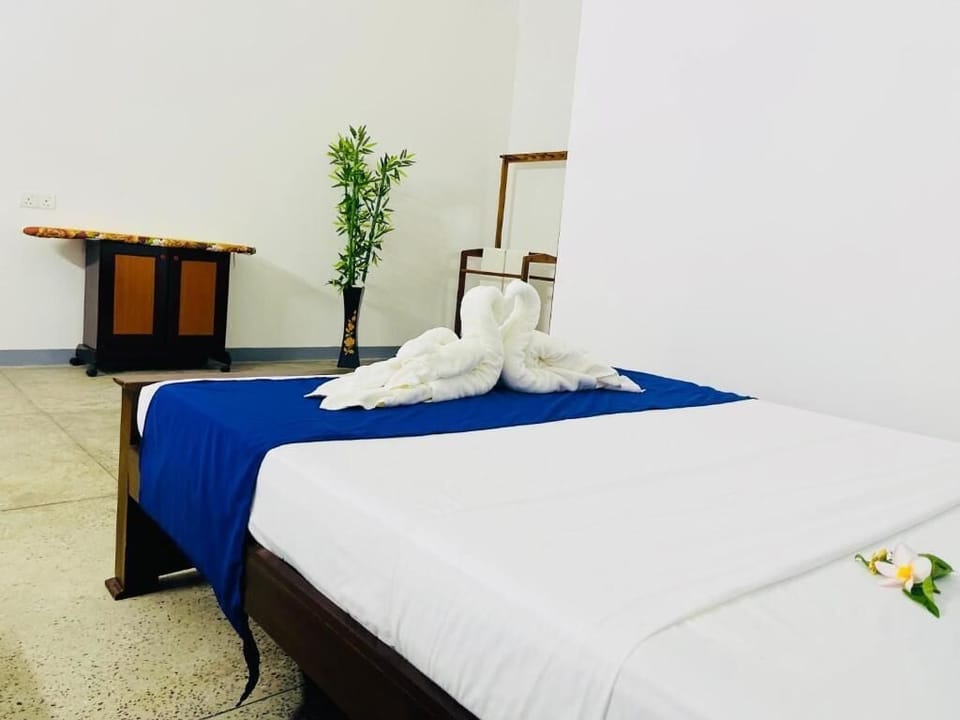 Deluxe Double Room, Garden View | Laptop workspace