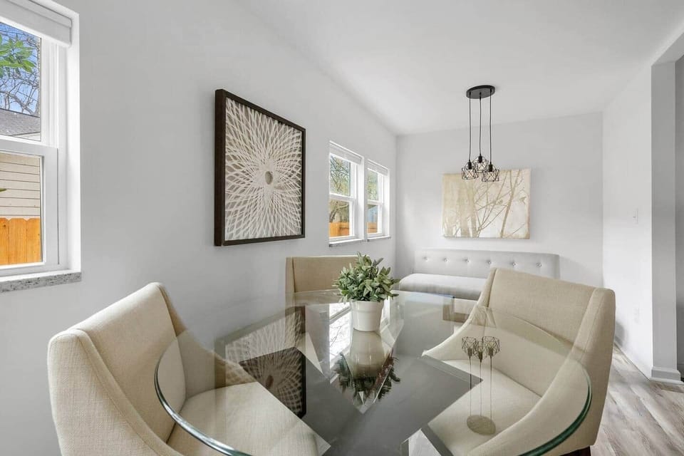 breakfast nook, seating for 4