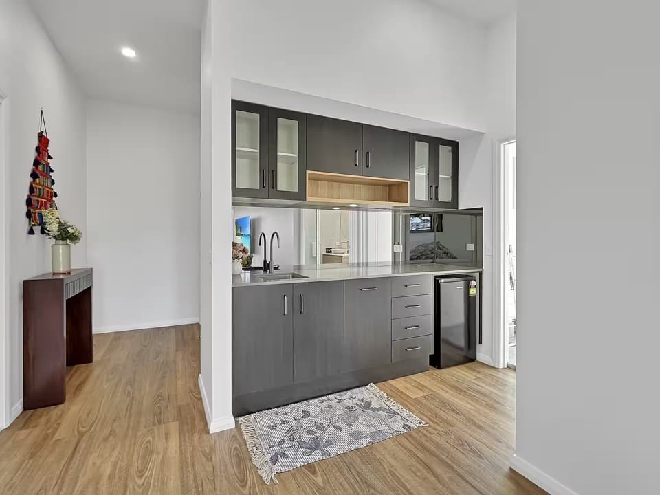 Downstairs convenient mini kitchen 