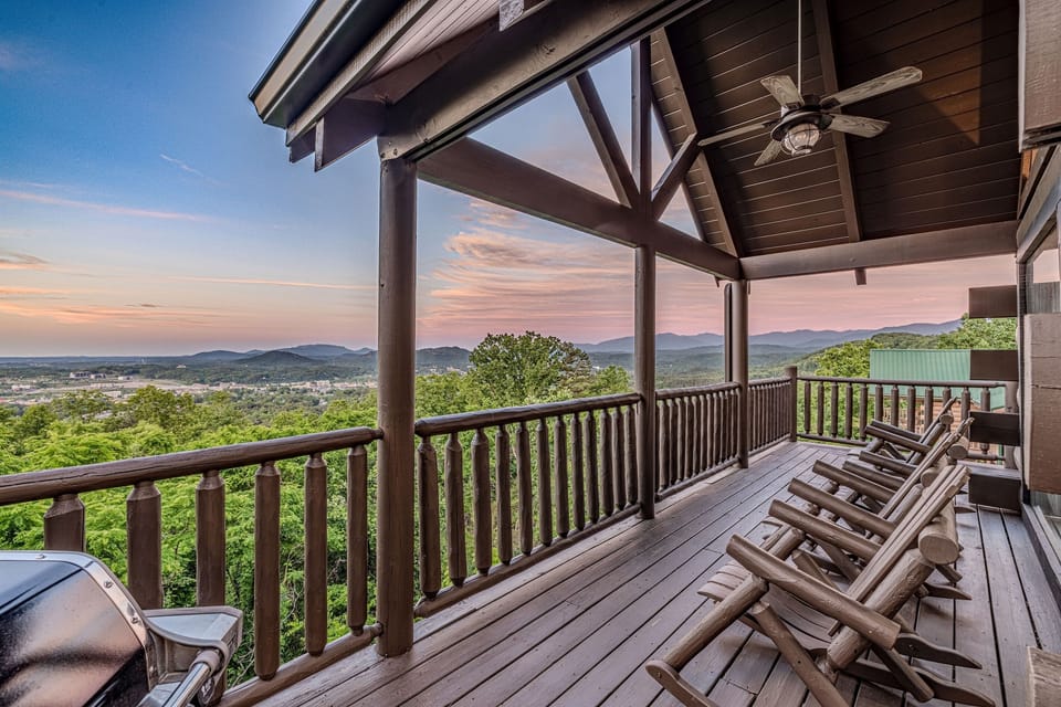 You'll get both mountain and Parkway views with us!