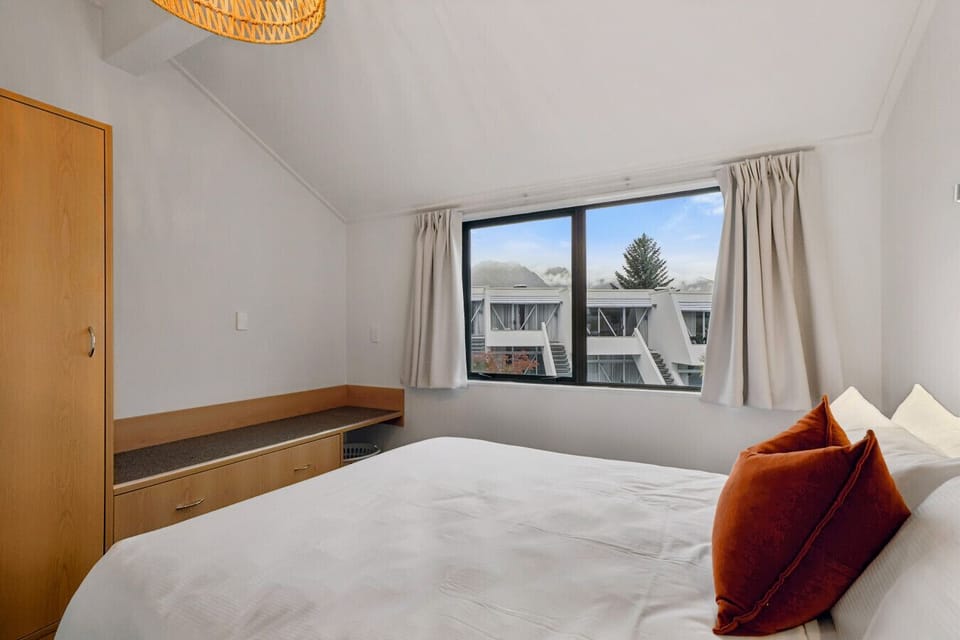 Bed Chamber: Bright room with mountain views and chic decor, your serene getaway awaits!