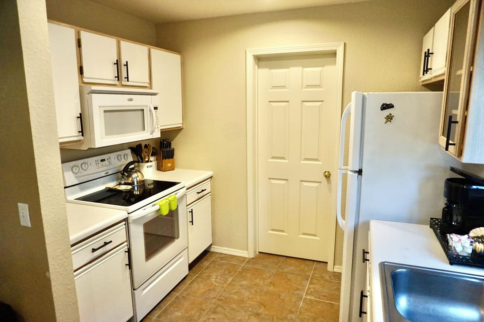 Full kitchen!