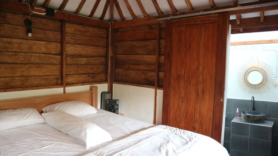 Room, Patio, River View | Desk, WiFi (free)