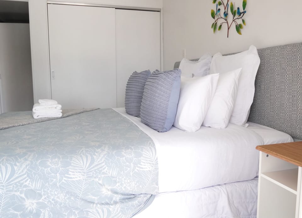 Deluxe Apartment, Balcony, Beach View | Iron/ironing board, free WiFi