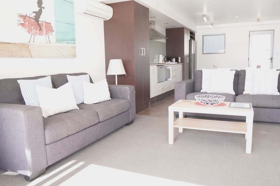Deluxe Apartment, Balcony, Beach View | Living area
