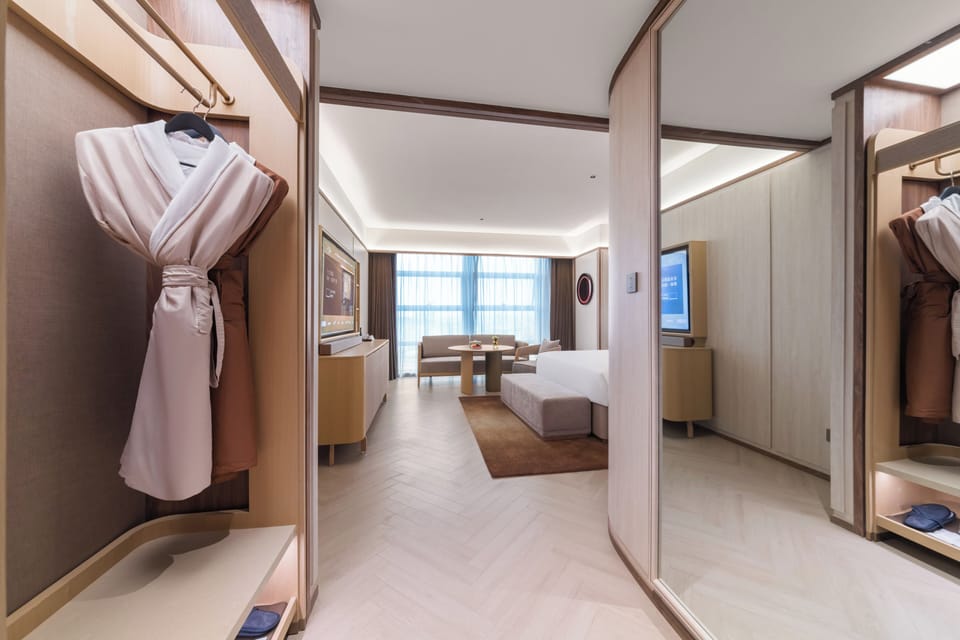 Business Double Room | Premium bedding, down comforters, free minibar, blackout drapes