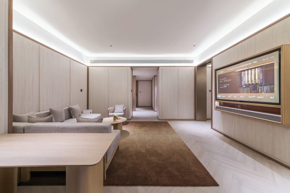 Executive Suite | Premium bedding, down comforters, free minibar, blackout drapes