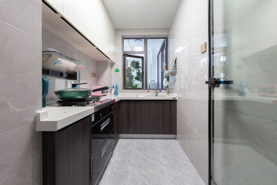 Comfort Apartment, 2 Bedrooms, Kitchen, Mountain View | Private kitchen | Full-size fridge, oven, rice cooker, cleaning supplies