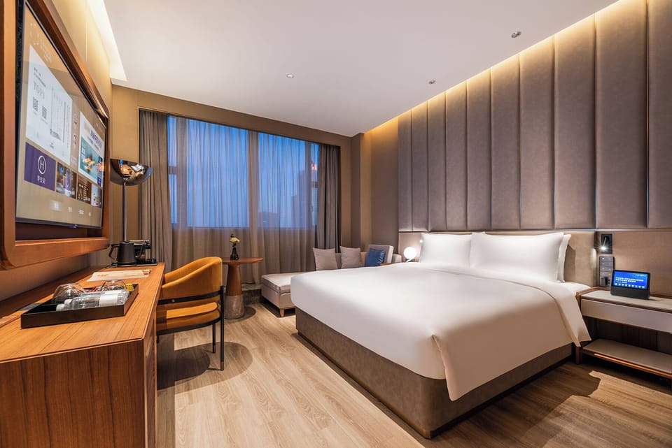 Business Single Room, City View | Premium bedding, down comforters, memory foam beds, free minibar
