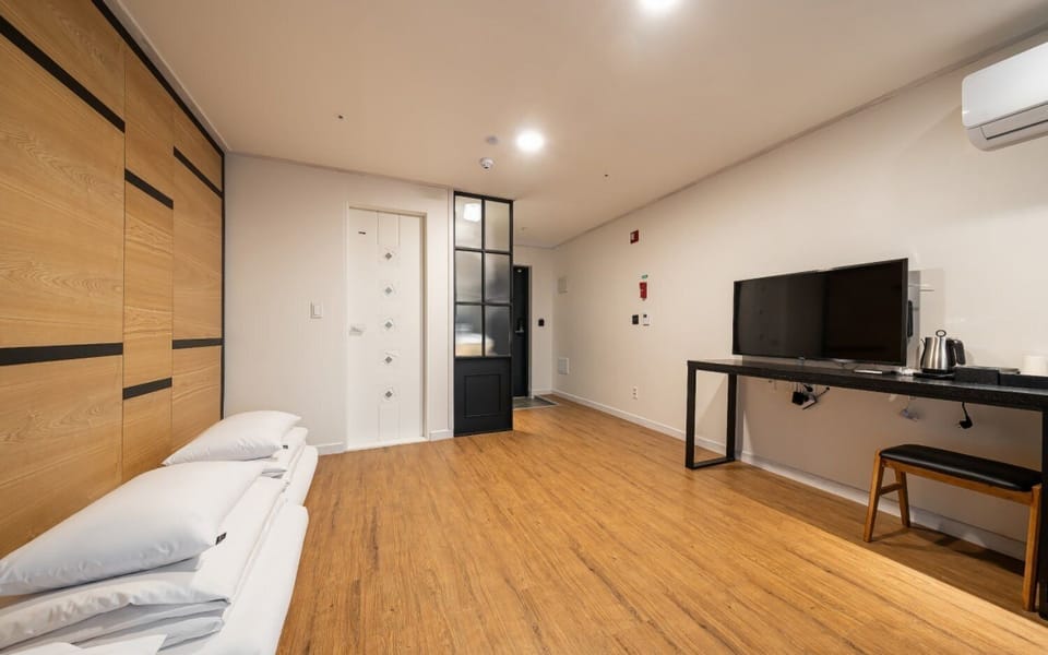 Ondol Room (Korean Style) | Free WiFi, bed sheets